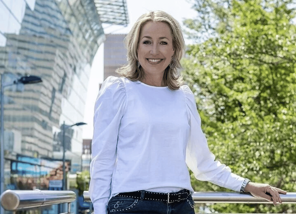 Hello Zuidas is een magazine wat jaarlijks zes keer wordt uitgegeven. Dit magazine wordt overal in Zuidas en in de winkelstraten van Amsterdam Zuid verspreid.
